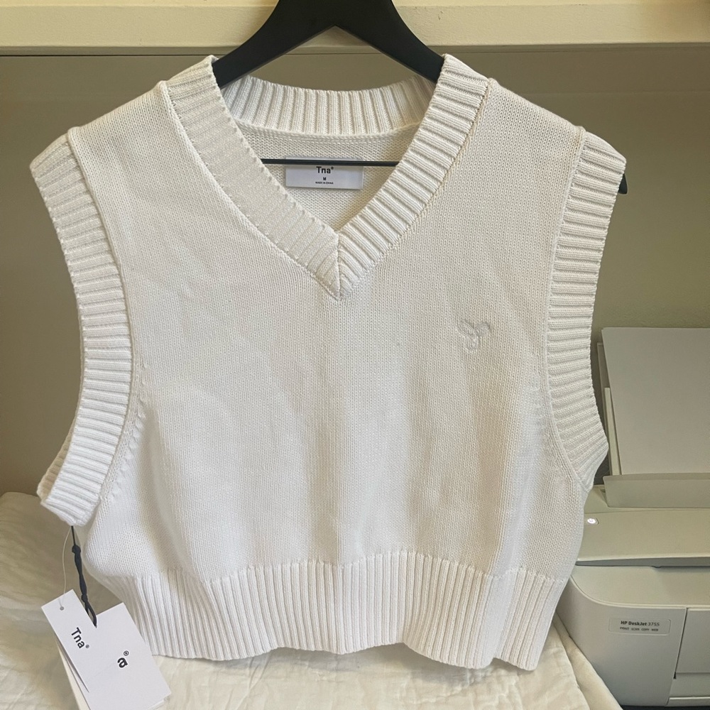 Aritzia TNA Sweater vest